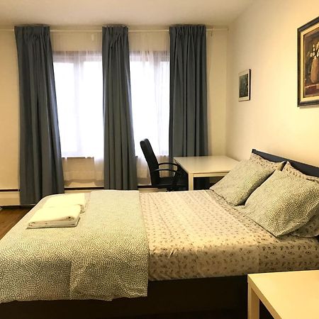 Big Private Room Midmontreal Next To Station Metro - Parking Free Εξωτερικό φωτογραφία