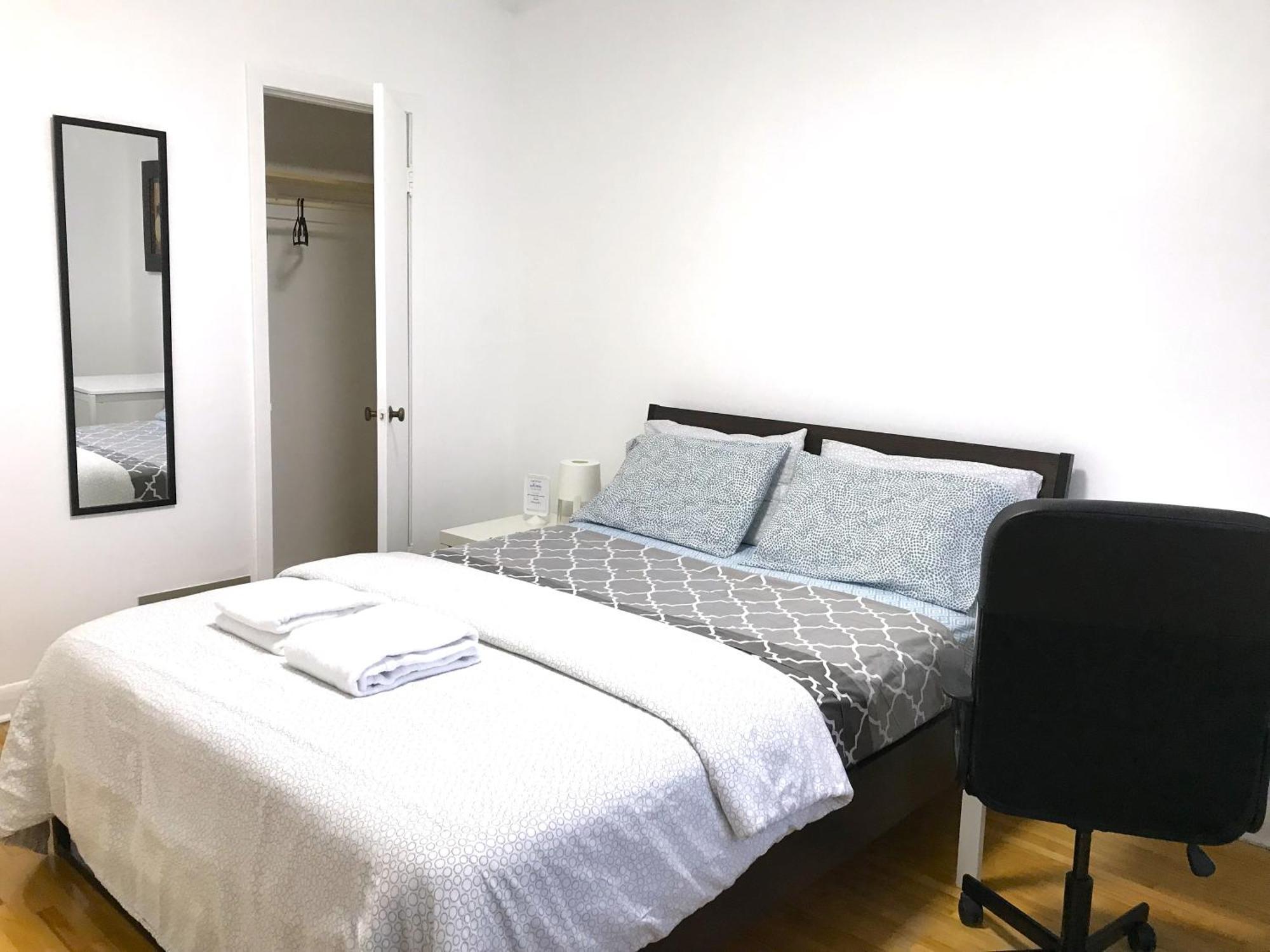 Big Private Room Midmontreal Next To Station Metro - Parking Free Εξωτερικό φωτογραφία