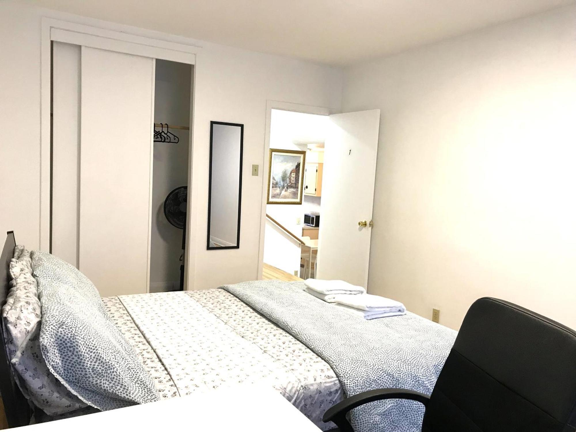 Big Private Room Midmontreal Next To Station Metro - Parking Free Εξωτερικό φωτογραφία