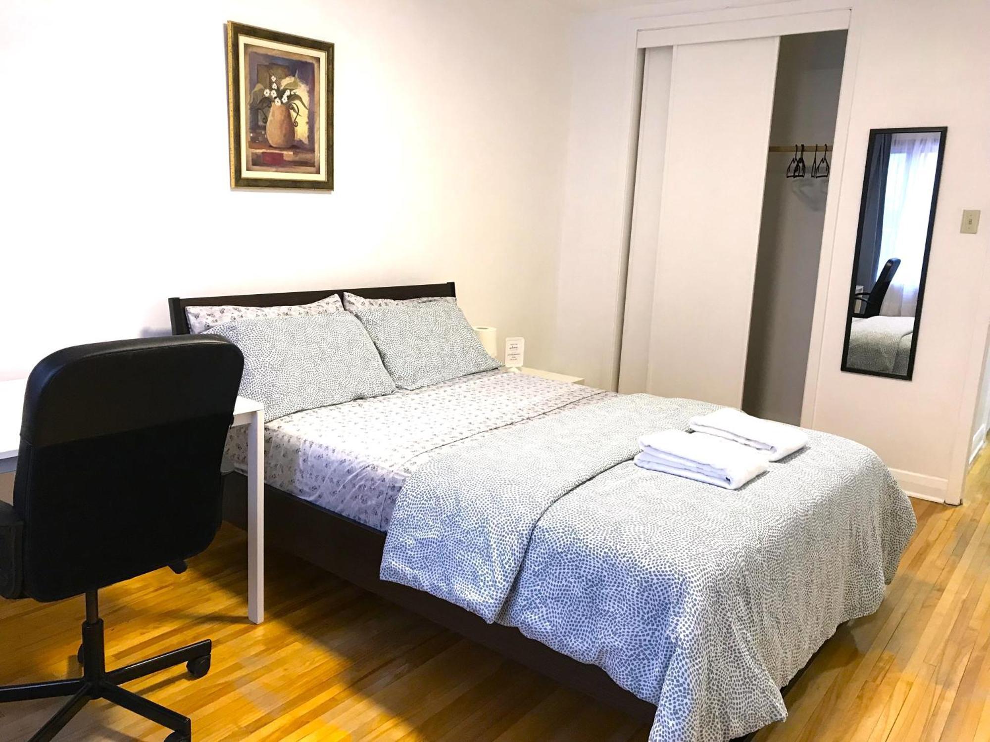 Big Private Room Midmontreal Next To Station Metro - Parking Free Εξωτερικό φωτογραφία