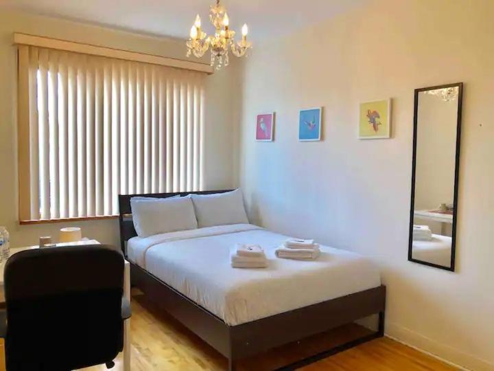 Big Private Room Midmontreal Next To Station Metro - Parking Free Εξωτερικό φωτογραφία