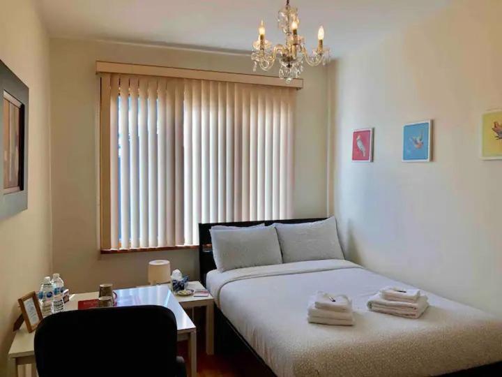 Big Private Room Midmontreal Next To Station Metro - Parking Free Εξωτερικό φωτογραφία