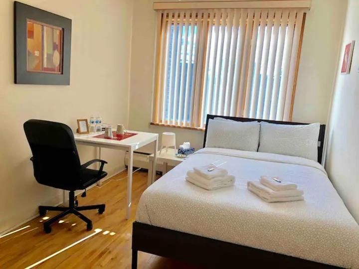 Big Private Room Midmontreal Next To Station Metro - Parking Free Εξωτερικό φωτογραφία